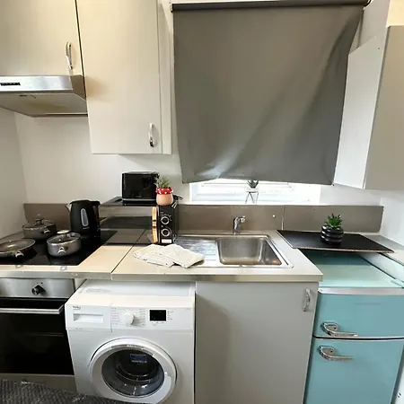Harrow Road One Bedroom Apartment
